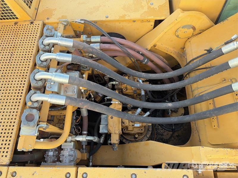 CAT 365B حفارات زحافة