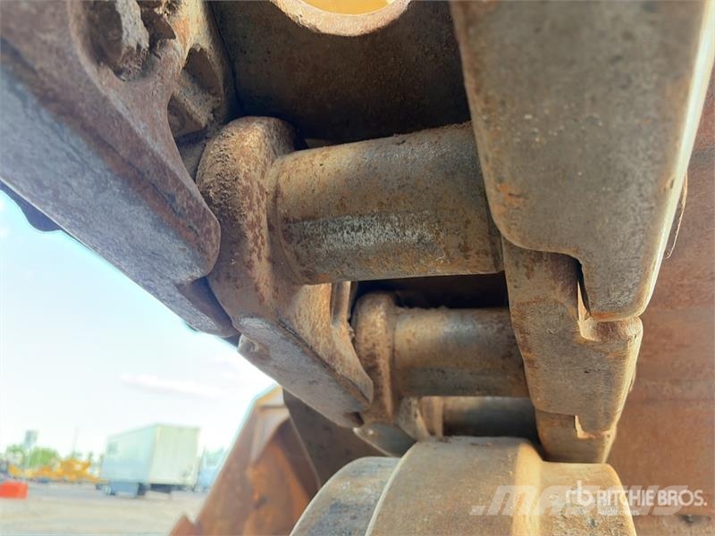 CAT 365B حفارات زحافة
