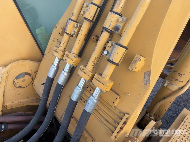 CAT 365B حفارات زحافة