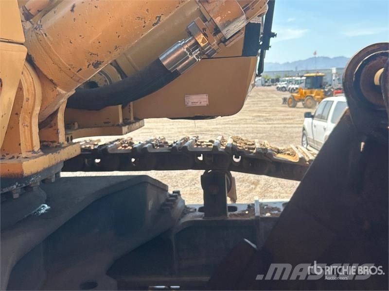 CAT 365B حفارات زحافة