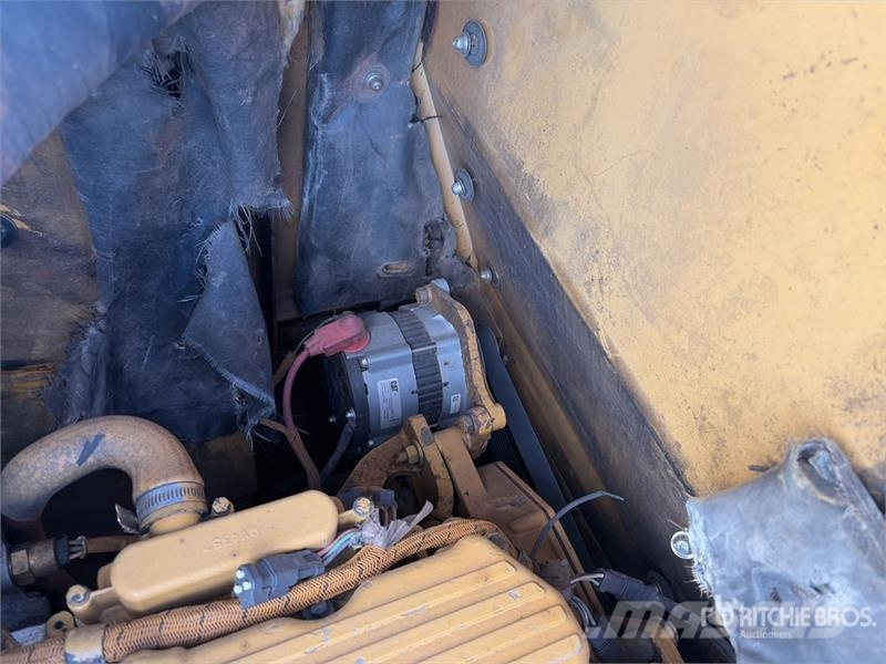 CAT 365B حفارات زحافة