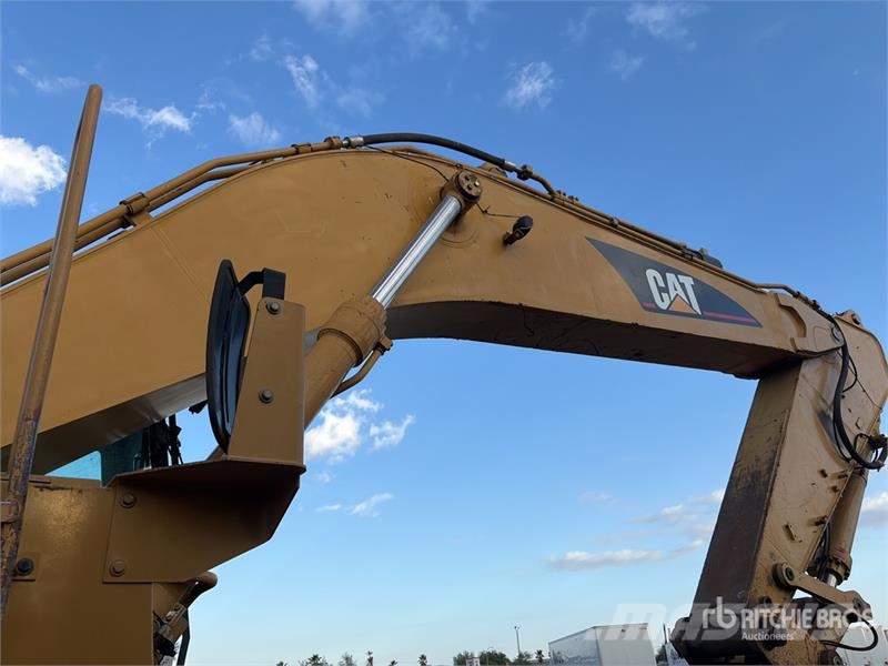 CAT 365B حفارات زحافة