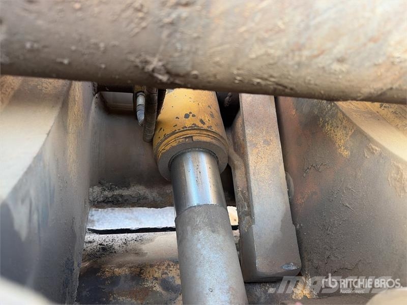 CAT 365B حفارات زحافة