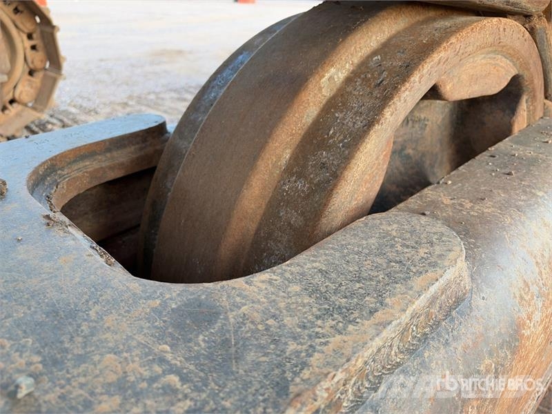 CAT 365B حفارات زحافة