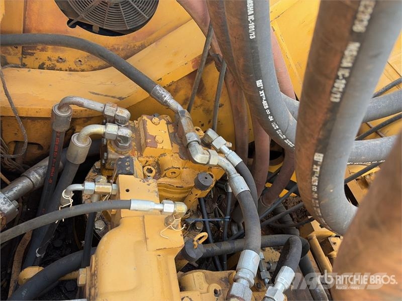 CAT 365B حفارات زحافة