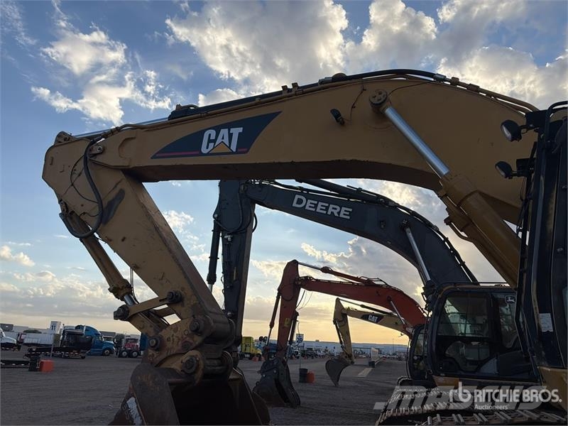 CAT 365B حفارات زحافة