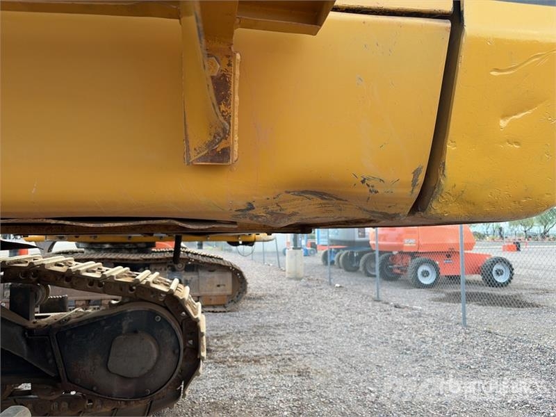 CAT 365B حفارات زحافة