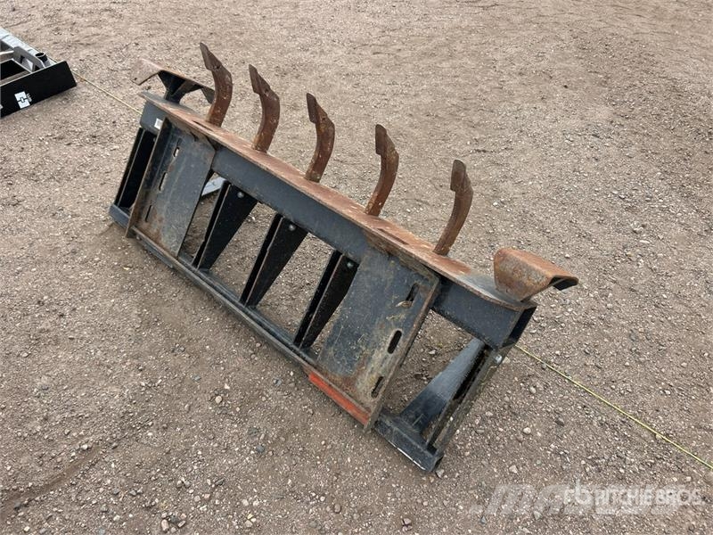CAT 40 in Skid Steer Ripper Scarifier スカリファイヤ