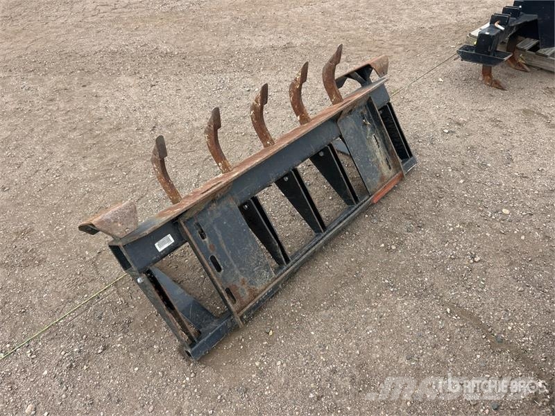 CAT 40 in Skid Steer Ripper Scarifier スカリファイヤ