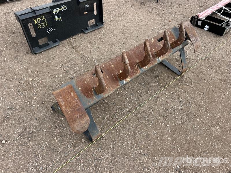 CAT 40 in Skid Steer Ripper Scarifier スカリファイヤ