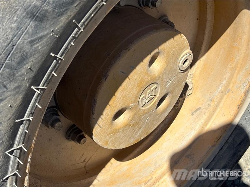 CAT 414E 4x4 Landscape Loader Kolesni nakladalci
