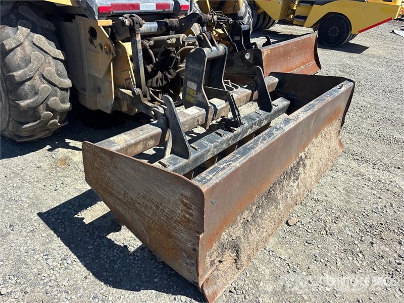 CAT 414E 4x4 Landscape Loader Kolesni nakladalci