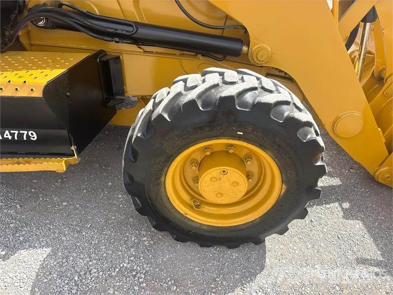 CAT 415 IL 4x4 Landscape Loader 휠로우더