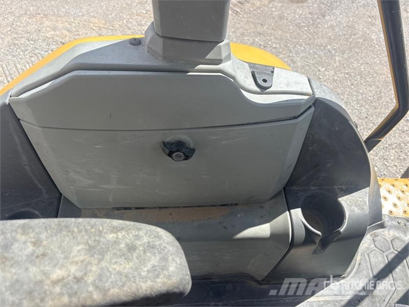 CAT 415 IL 4x4 Landscape Loader 휠로우더