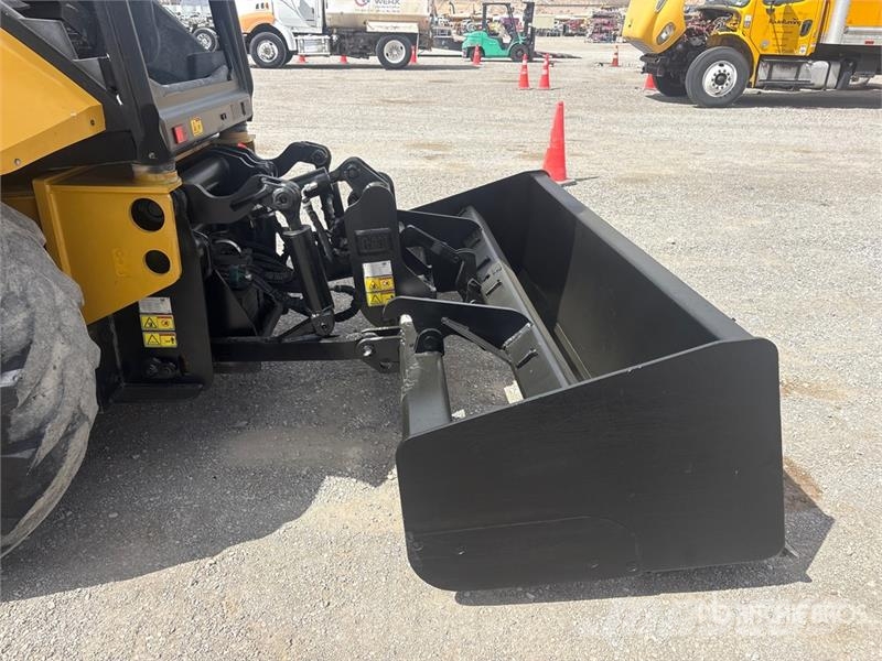 CAT 415 IL 4x4 Landscape Loader 휠로우더