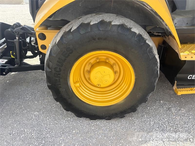 CAT 415 IL 4x4 Landscape Loader 휠로우더