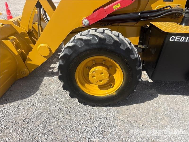 CAT 415 IL 4x4 Landscape Loader 휠로우더