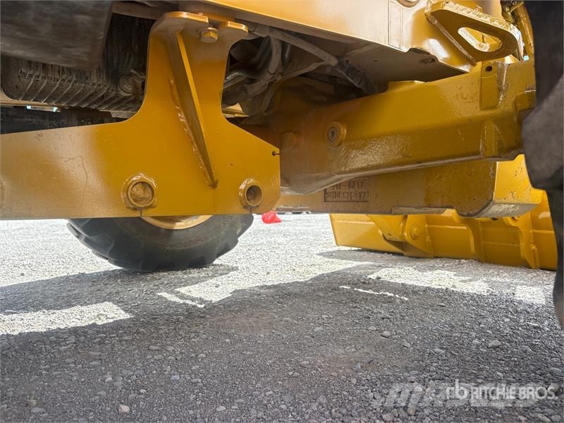 CAT 415 IL 4x4 Landscape Loader 휠로우더
