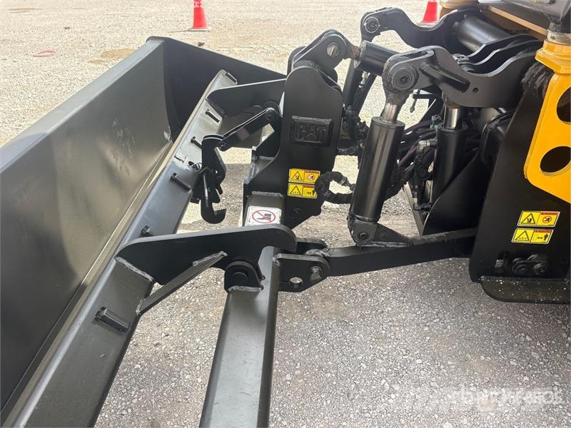 CAT 415 IL 4x4 Landscape Loader 휠로우더