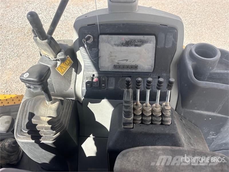 CAT 415 IL 4x4 Landscape Loader 휠로우더