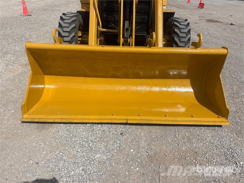 CAT 415 IL 4x4 Landscape Loader 휠로우더