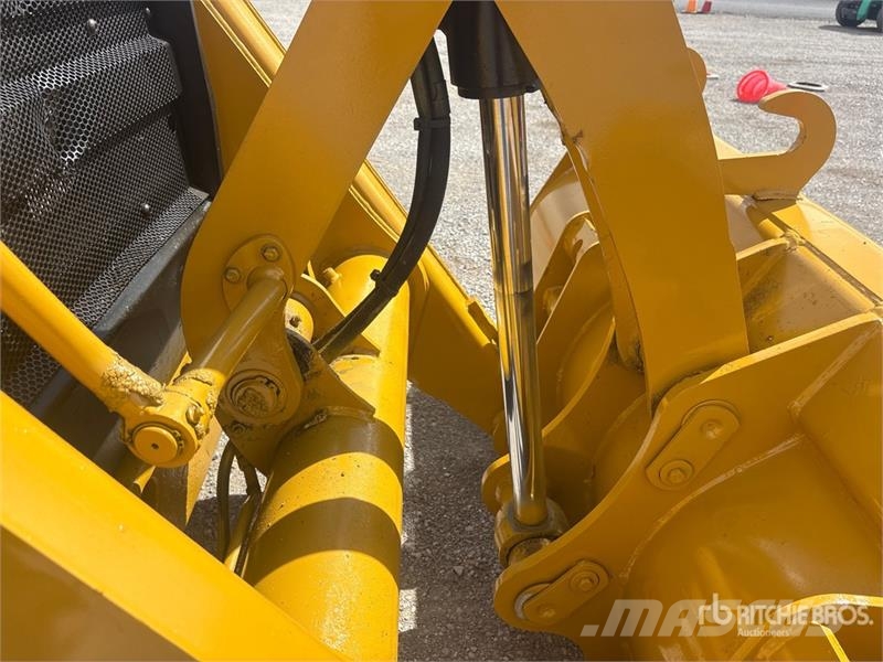 CAT 415 IL 4x4 Landscape Loader 휠로우더