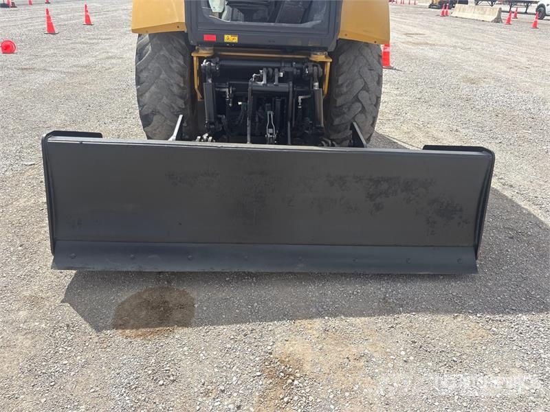 CAT 415 IL 4x4 Landscape Loader 휠로우더