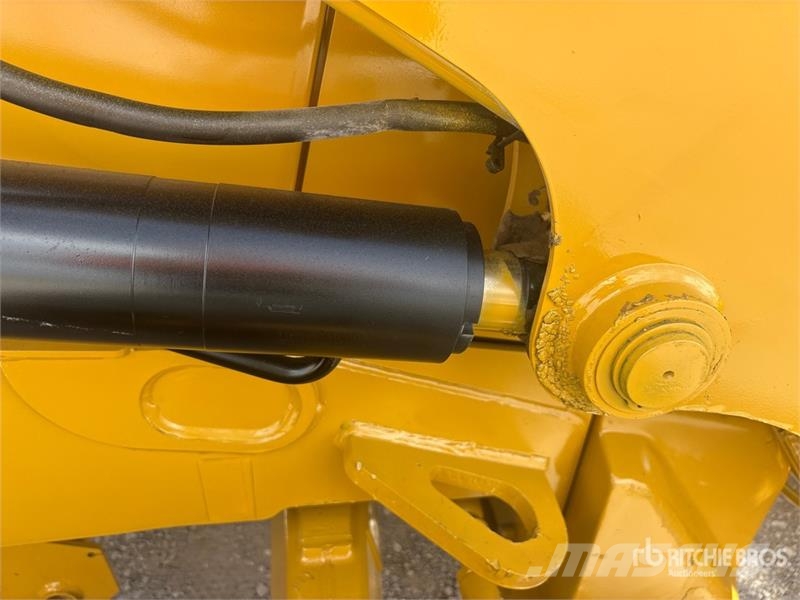 CAT 415 IL 4x4 Landscape Loader 휠로우더