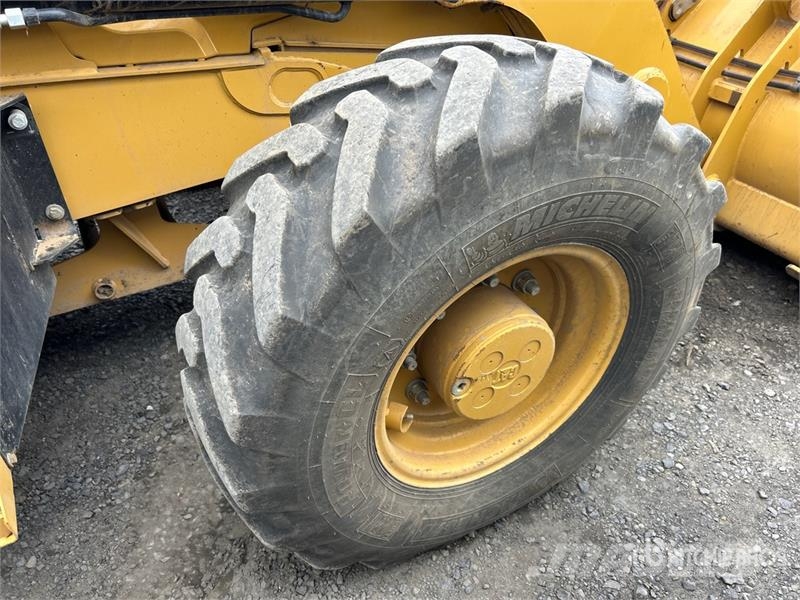 CAT 415F2 IL لوادر بعجل