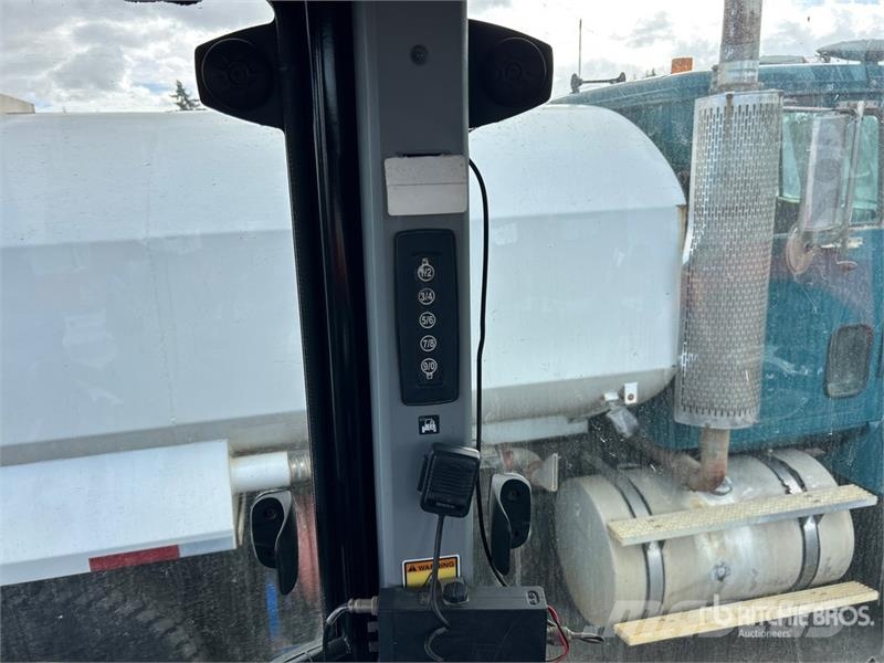 CAT 415F2 IL لوادر بعجل