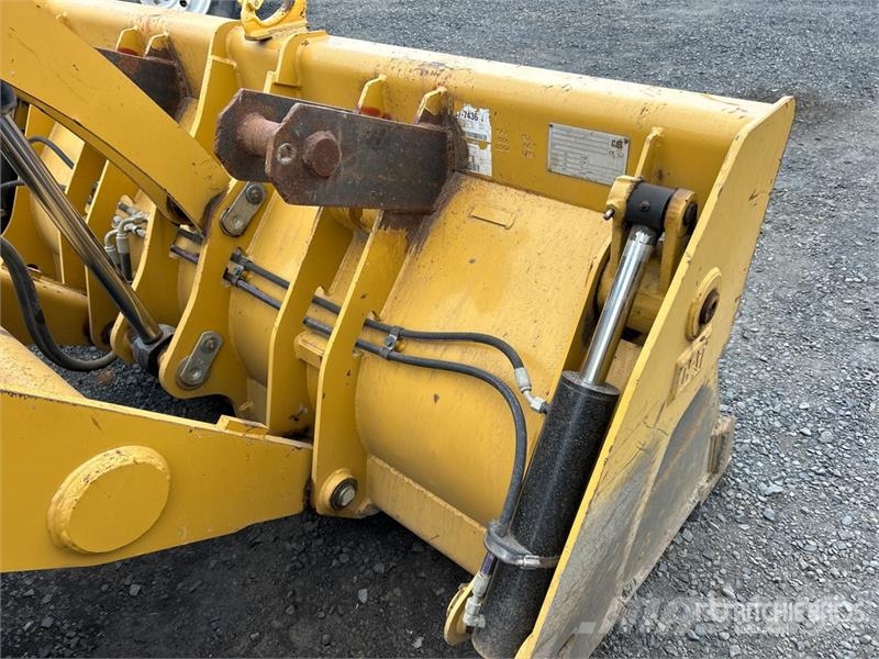 CAT 415F2 IL لوادر بعجل