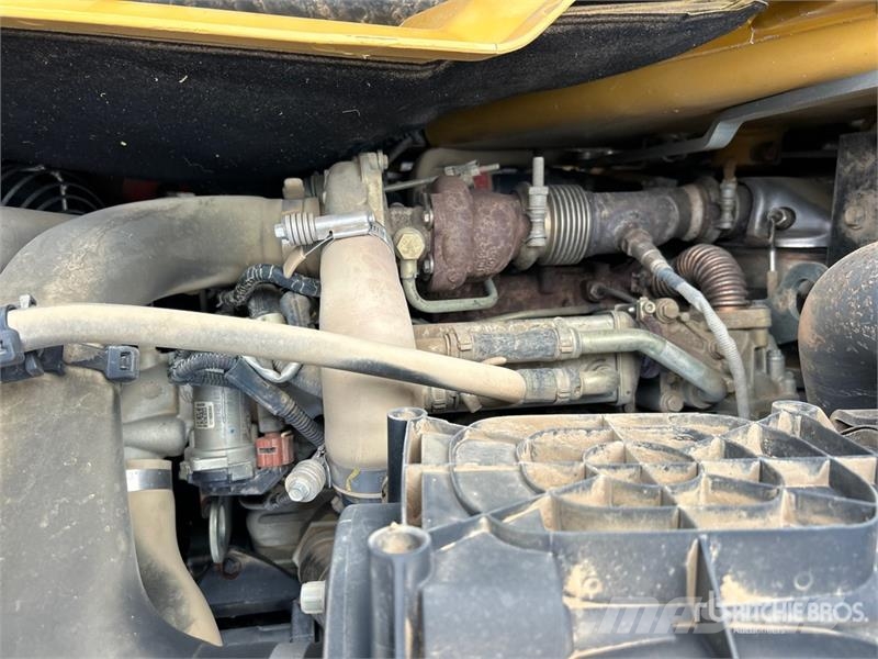 CAT 415F2 IL لوادر بعجل