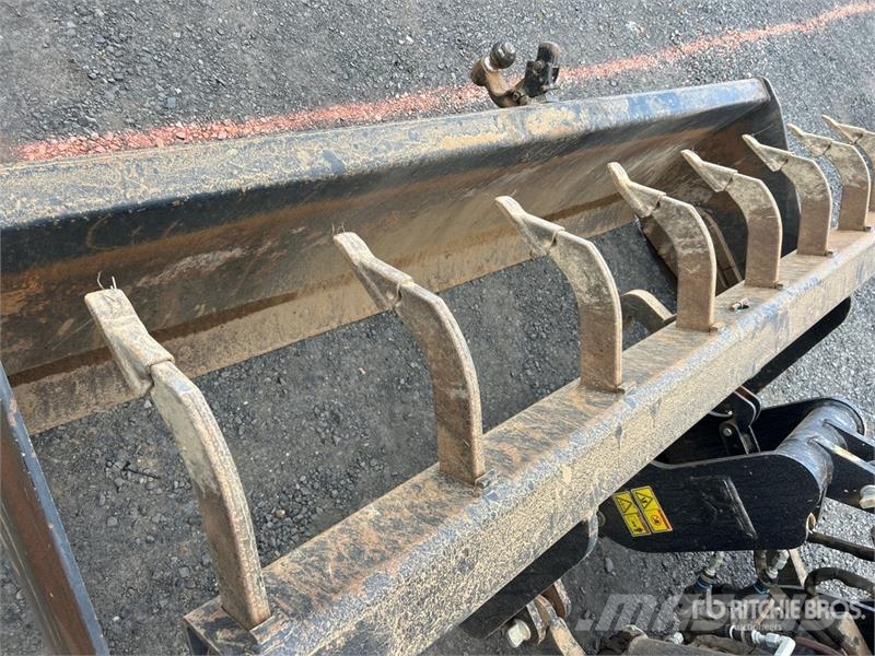 CAT 415F2 IL لوادر بعجل