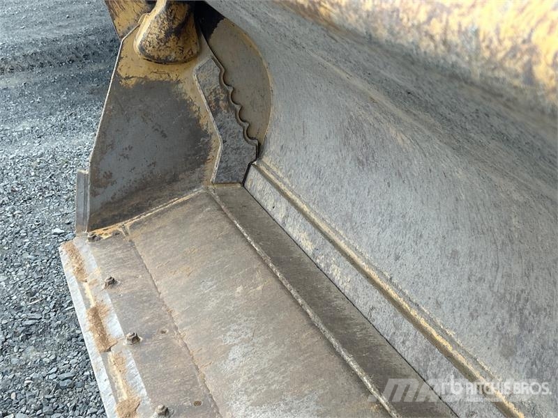 CAT 415F2 IL لوادر بعجل