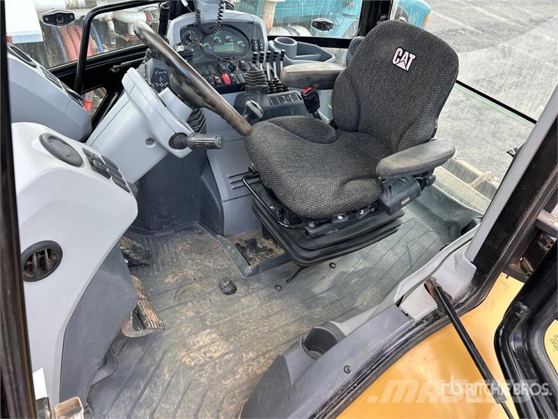 CAT 415F2 IL لوادر بعجل