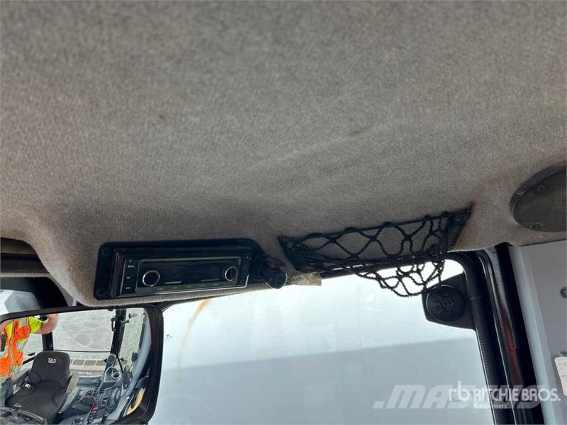 CAT 415F2 IL لوادر بعجل