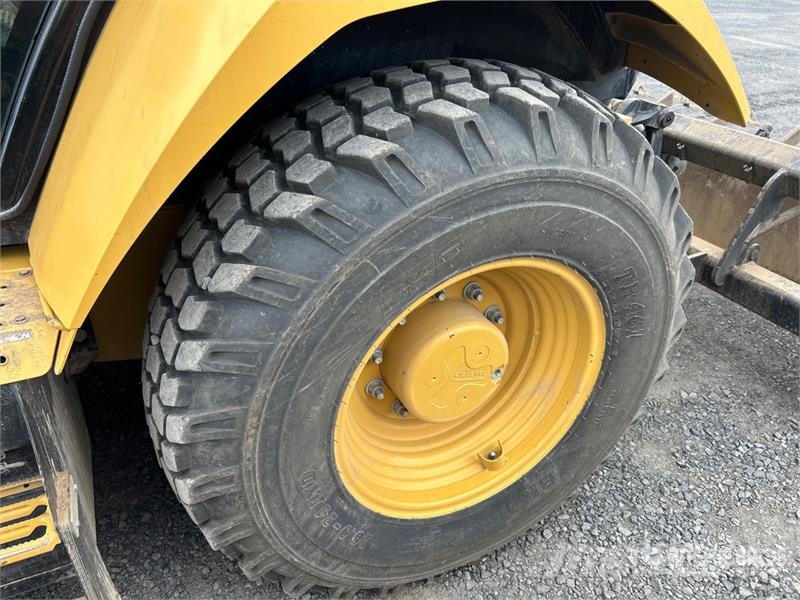 CAT 415F2 IL لوادر بعجل