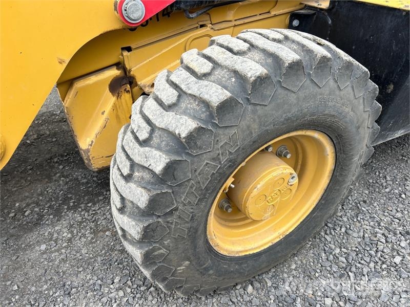 CAT 415F2 IL لوادر بعجل