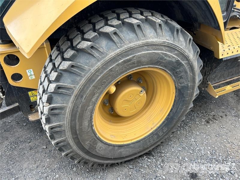 CAT 415F2 IL لوادر بعجل