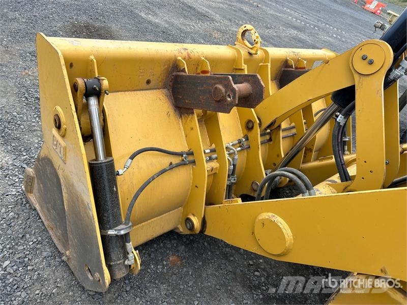 CAT 415F2 IL لوادر بعجل