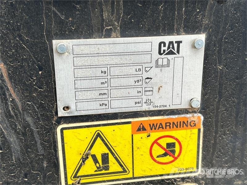 CAT 415F2 IL لوادر بعجل