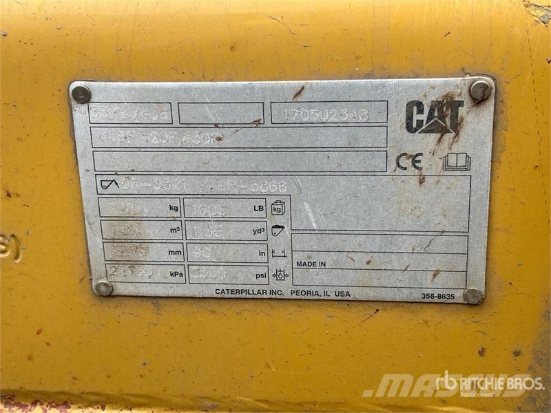 CAT 415F2 IL لوادر بعجل