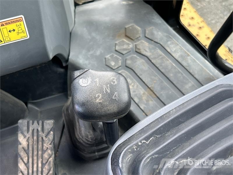 CAT 415F2 IL لوادر بعجل
