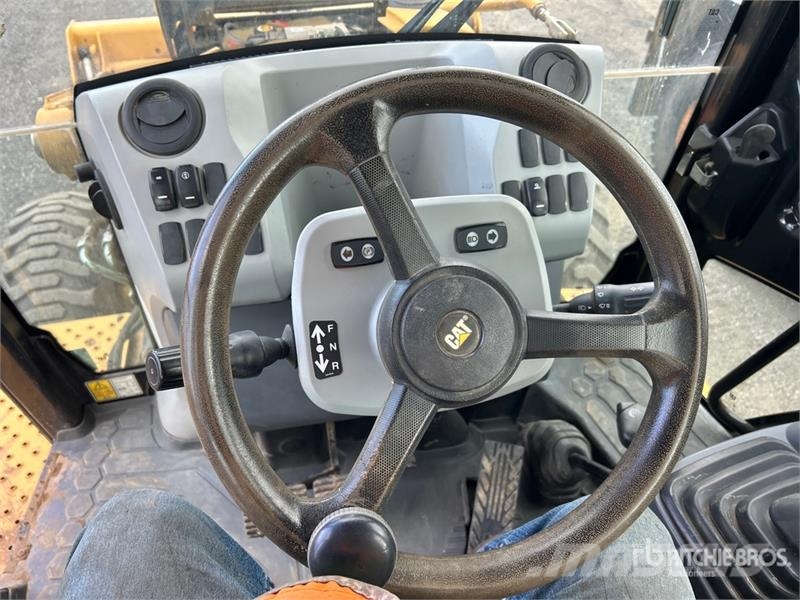 CAT 415F2 IL لوادر بعجل