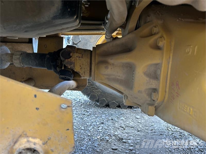 CAT 415F2 IL لوادر بعجل