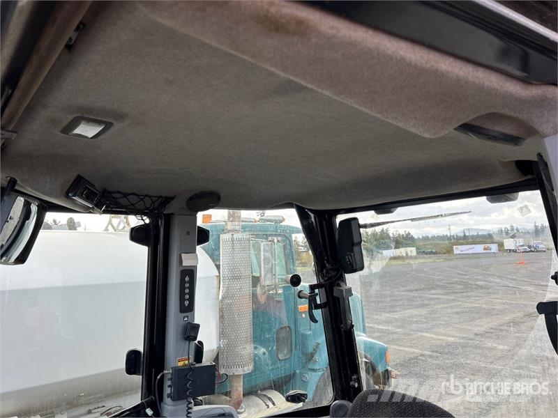 CAT 415F2 IL لوادر بعجل