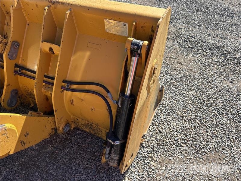 CAT 415F2IL 4x4 Landscape Loader Kolesni nakladalci