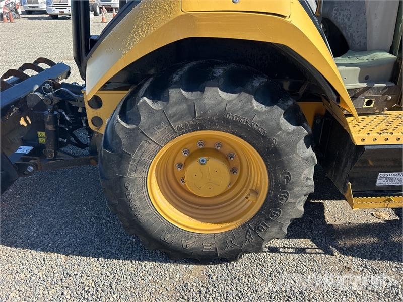 CAT 415F2IL 4x4 Landscape Loader Kolesni nakladalci