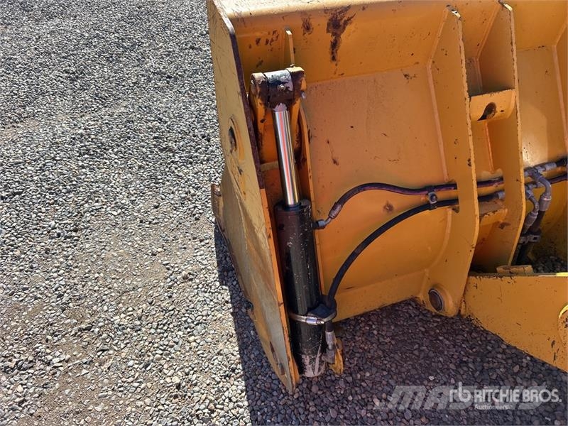 CAT 415F2IL 4x4 Landscape Loader Kolesni nakladalci