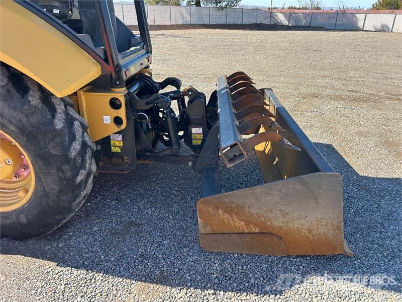 CAT 415F2IL 4x4 Landscape Loader Kolesni nakladalci
